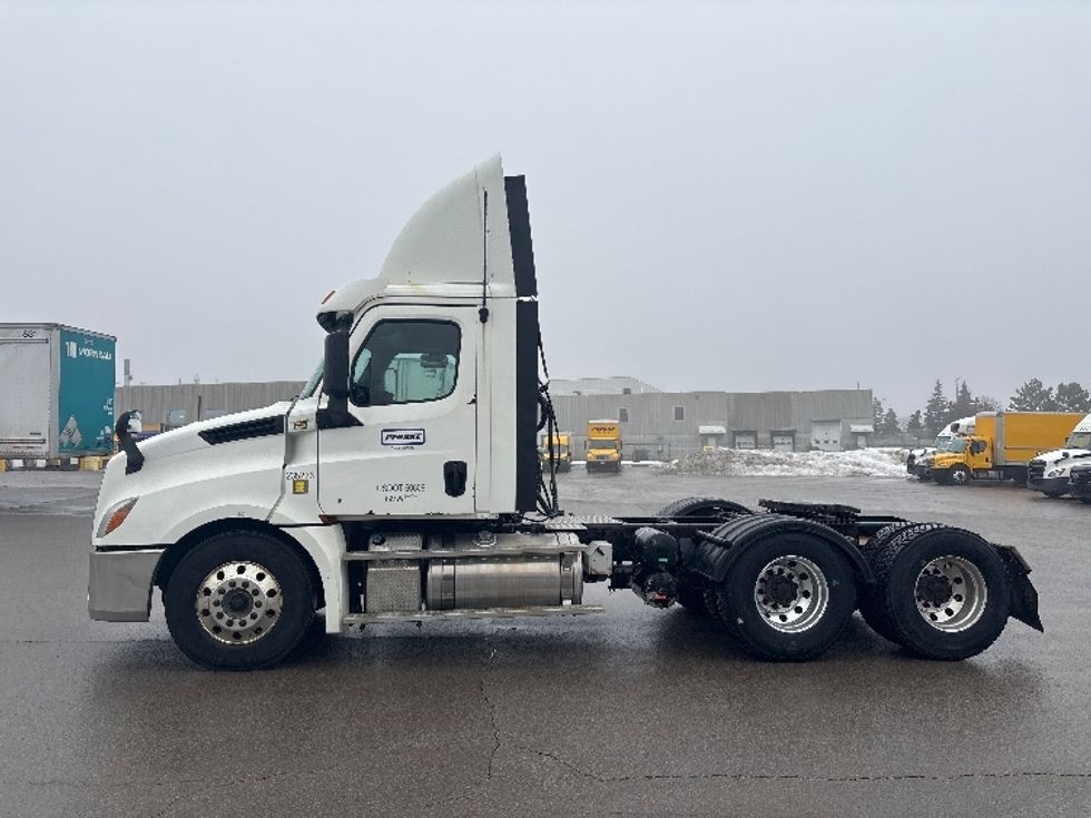 Day Cab Tractor-Heavy Duty Tractors-Freightliner-2019-T12664ST-Mississauga-ON-439,000\n\t\tkm-$ 60,000 - Image 4