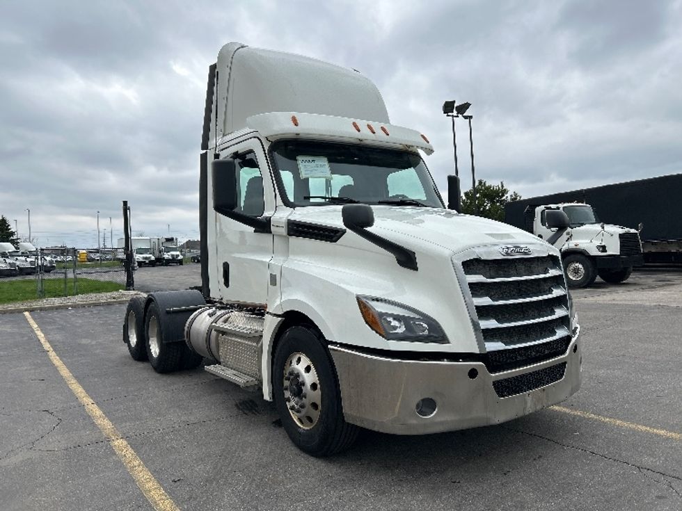 Day Cab Tractor-Heavy Duty Tractors-Freightliner-2019-T12664ST-Mississauga-ON-501,236\n\t\tkm-$ 61,250 - Image 1