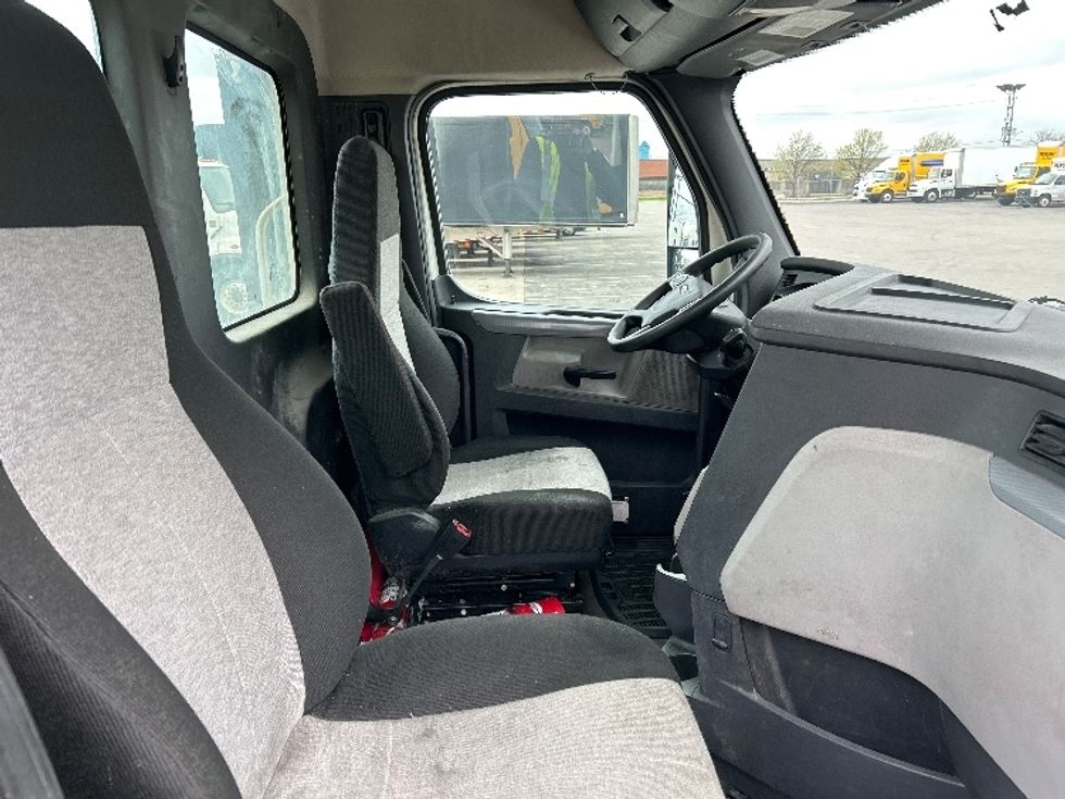 Day Cab Tractor-Heavy Duty Tractors-Freightliner-2019-T12664ST-Mississauga-ON-501,236\n\t\tkm-$ 61,250 - Image 14