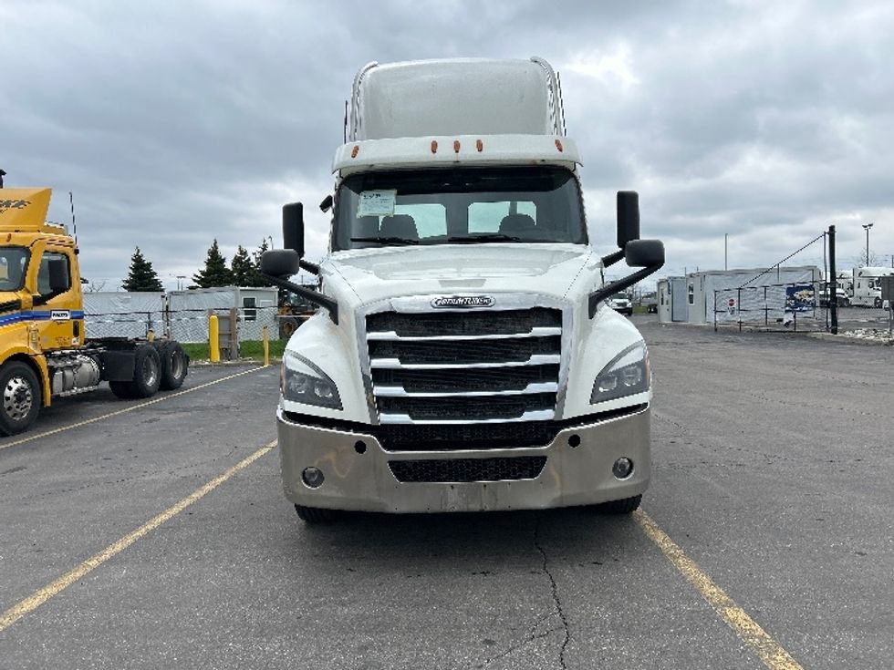 Day Cab Tractor-Heavy Duty Tractors-Freightliner-2019-T12664ST-Mississauga-ON-501,236\n\t\tkm-$ 61,250 - Image 2