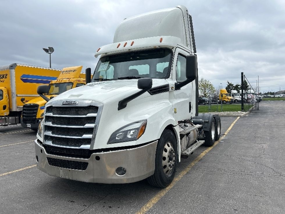Day Cab Tractor-Heavy Duty Tractors-Freightliner-2019-T12664ST-Mississauga-ON-501,236\n\t\tkm-$ 61,250 - Image 3