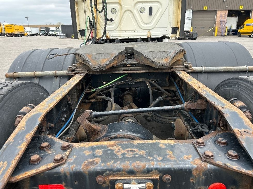 Day Cab Tractor-Heavy Duty Tractors-Freightliner-2019-T12664ST-Mississauga-ON-501,236\n\t\tkm-$ 61,250 - Image 6