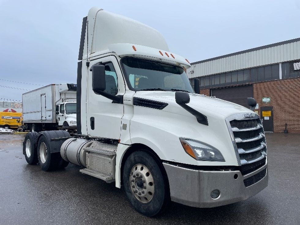 Day Cab Tractor-Heavy Duty Tractors-Freightliner-2019-T12664ST-Mississauga-ON-561,903\n\t\tkm-$ 54,750 - Image 1