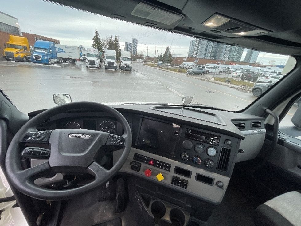 Day Cab Tractor-Heavy Duty Tractors-Freightliner-2019-T12664ST-Mississauga-ON-561,903\n\t\tkm-$ 54,750 - Image 11