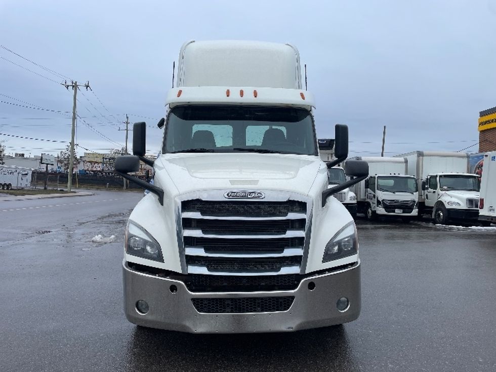 Day Cab Tractor-Heavy Duty Tractors-Freightliner-2019-T12664ST-Mississauga-ON-561,903\n\t\tkm-$ 54,750 - Image 2