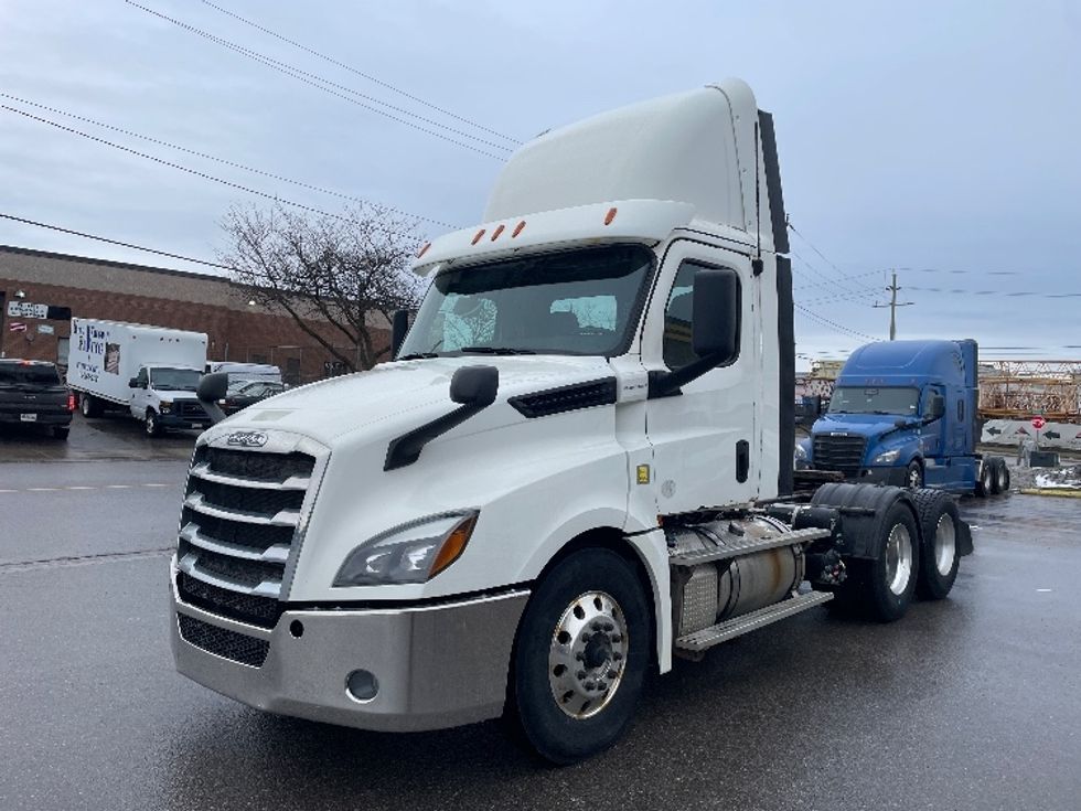 Day Cab Tractor-Heavy Duty Tractors-Freightliner-2019-T12664ST-Mississauga-ON-561,903\n\t\tkm-$ 54,750 - Image 3