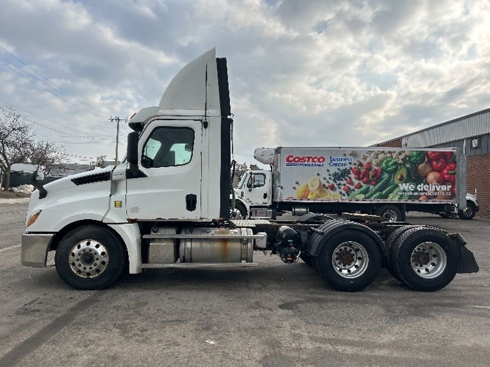 Day Cab Tractor-Heavy Duty Tractors-Freightliner-2019-T12664ST-Mississauga-ON-561,903\n\t\tkm-$ 54,750 - Image 4