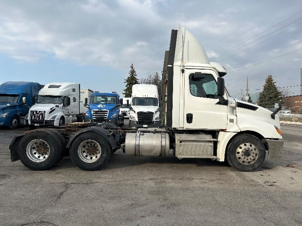 Day Cab Tractor-Heavy Duty Tractors-Freightliner-2019-T12664ST-Mississauga-ON-561,903\n\t\tkm-$ 54,750 - Image 8