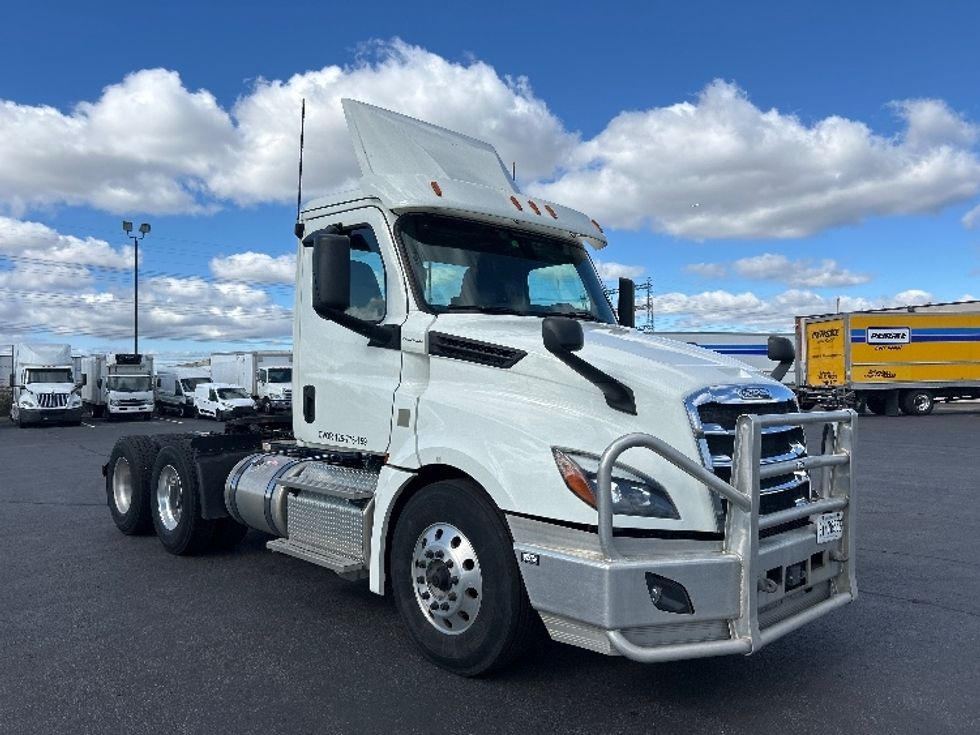 Day Cab Tractor-Heavy Duty Tractors-Freightliner-2019-T12664ST-Mississauga-ON-564,353\n\t\tkm-$ 59,000 - Image 1