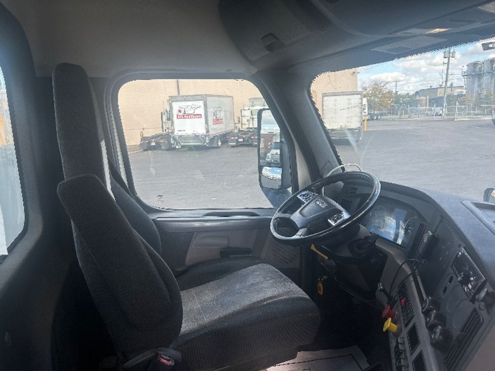 Day Cab Tractor-Heavy Duty Tractors-Freightliner-2019-T12664ST-Mississauga-ON-564,353\n\t\tkm-$ 59,000 - Image 14