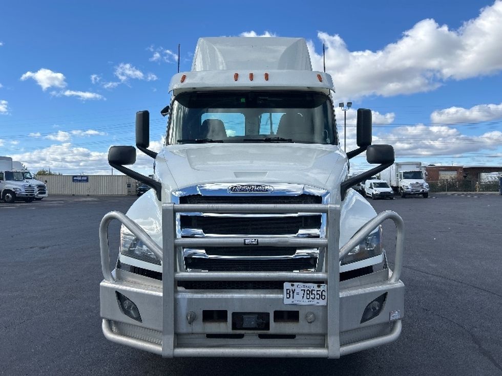 Day Cab Tractor-Heavy Duty Tractors-Freightliner-2019-T12664ST-Mississauga-ON-564,353\n\t\tkm-$ 59,000 - Image 2