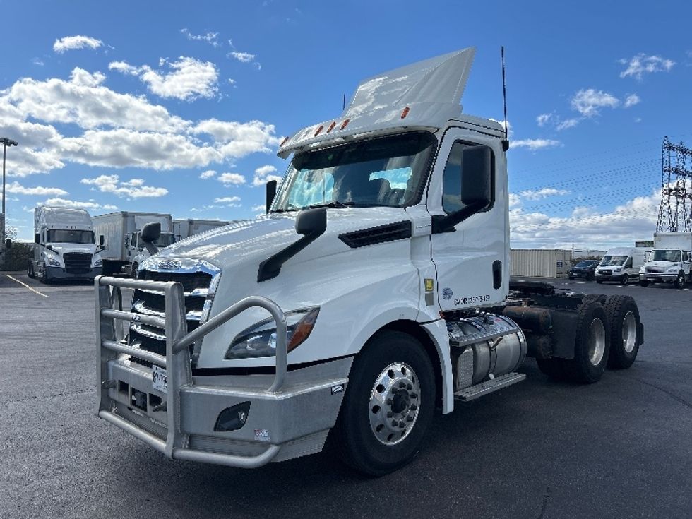 Day Cab Tractor-Heavy Duty Tractors-Freightliner-2019-T12664ST-Mississauga-ON-564,353\n\t\tkm-$ 59,000 - Image 3