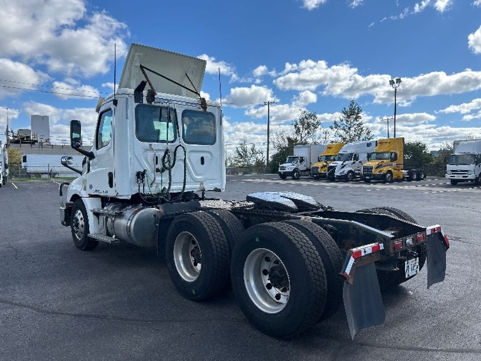 Day Cab Tractor-Heavy Duty Tractors-Freightliner-2019-T12664ST-Mississauga-ON-564,353\n\t\tkm-$ 59,000 - Image 5