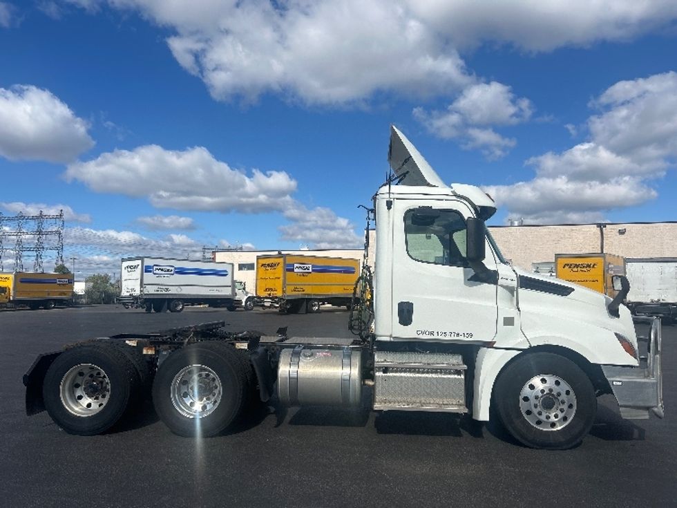 Day Cab Tractor-Heavy Duty Tractors-Freightliner-2019-T12664ST-Mississauga-ON-564,353\n\t\tkm-$ 59,000 - Image 8