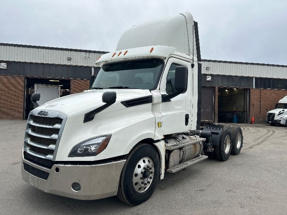 Day Cab Tractor-Heavy Duty Tractors-Freightliner-2019-T12664ST-Mississauga-ON-608,500\n\t\tkm-$ 53,250 - Image 1