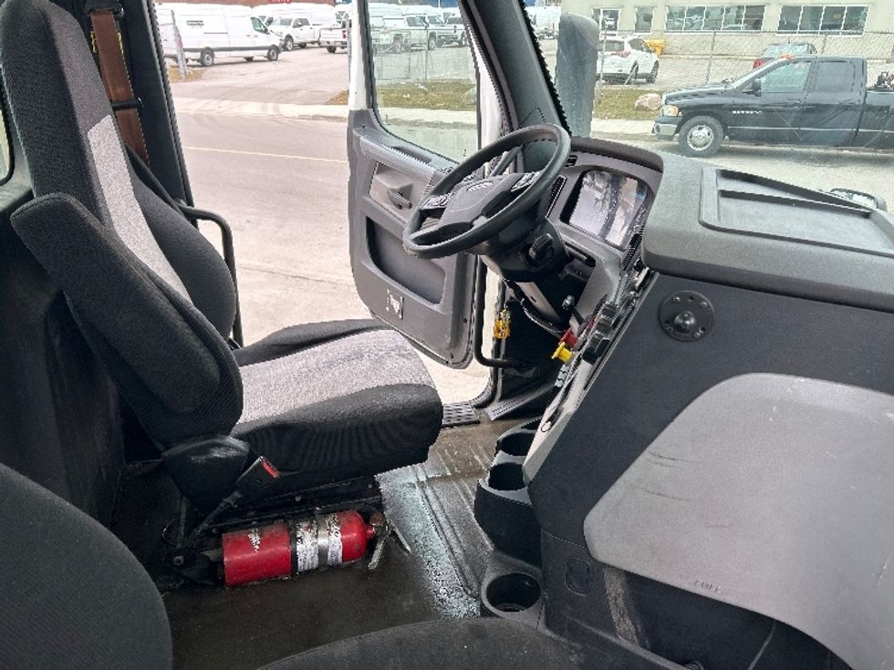 Day Cab Tractor-Heavy Duty Tractors-Freightliner-2019-T12664ST-Mississauga-ON-608,500\n\t\tkm-$ 53,250 - Image 14