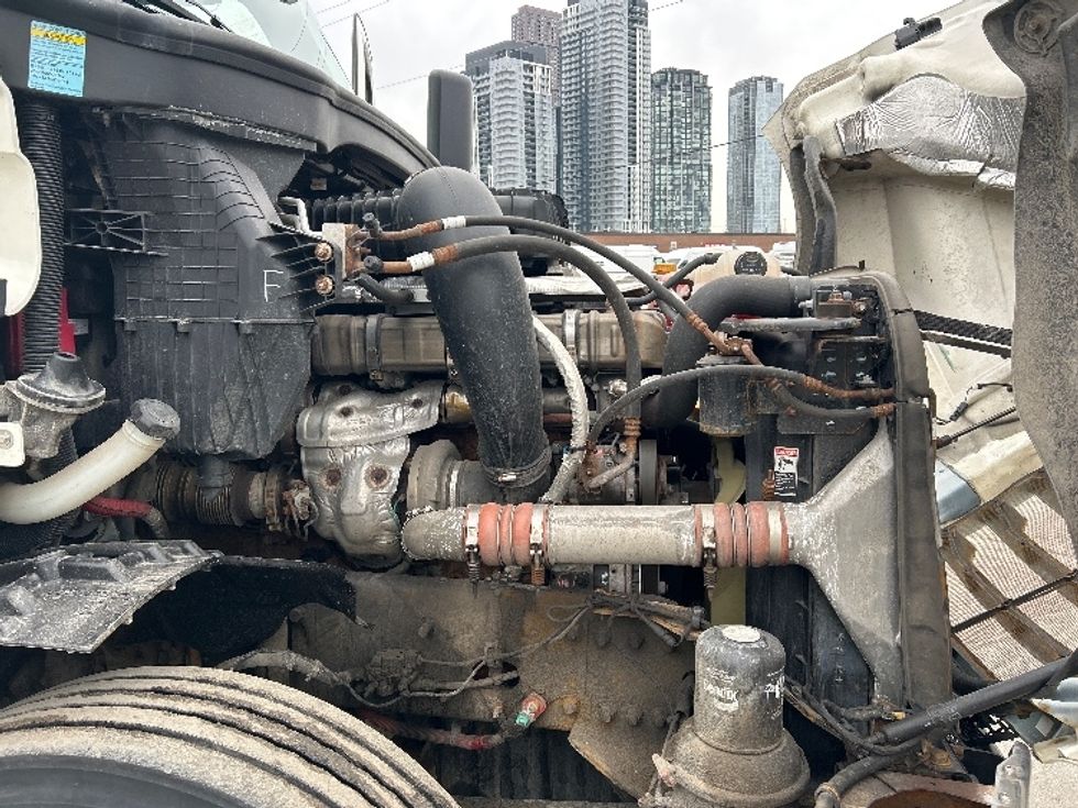 Day Cab Tractor-Heavy Duty Tractors-Freightliner-2019-T12664ST-Mississauga-ON-608,500\n\t\tkm-$ 53,250 - Image 15