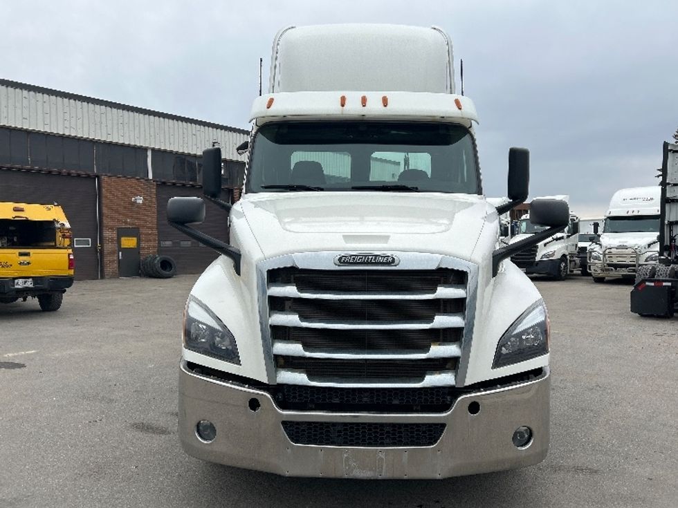 Day Cab Tractor-Heavy Duty Tractors-Freightliner-2019-T12664ST-Mississauga-ON-608,500\n\t\tkm-$ 53,250 - Image 2