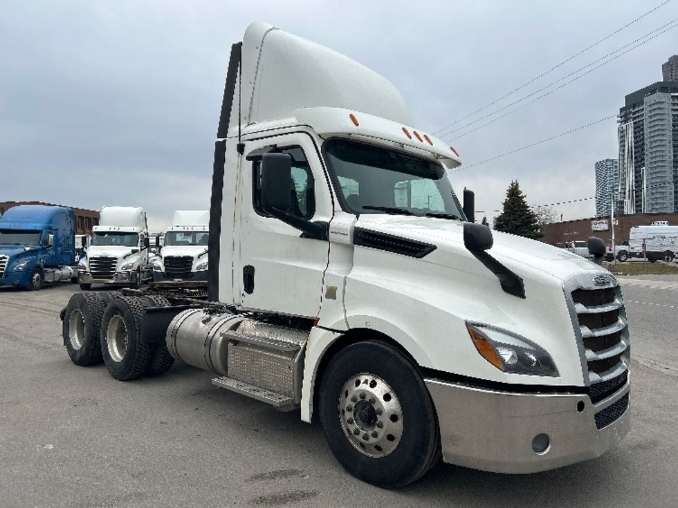 Day Cab Tractor-Heavy Duty Tractors-Freightliner-2019-T12664ST-Mississauga-ON-608,500\n\t\tkm-$ 53,250 - Image 3