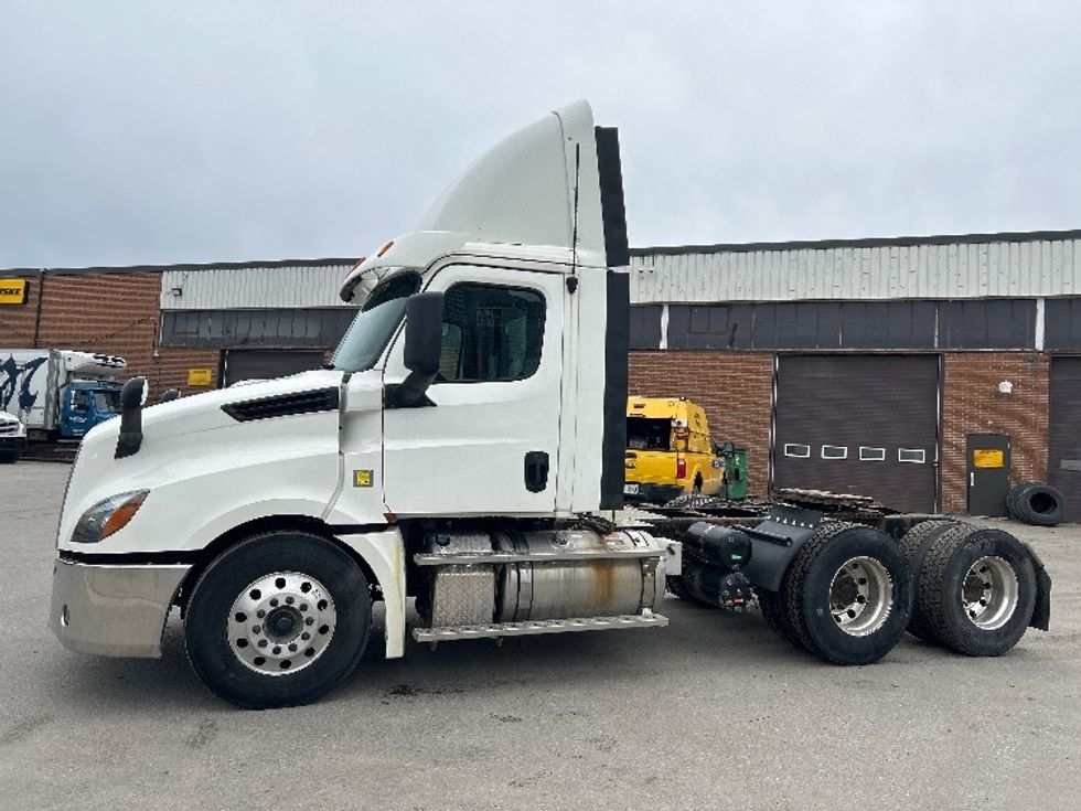 Day Cab Tractor-Heavy Duty Tractors-Freightliner-2019-T12664ST-Mississauga-ON-608,500\n\t\tkm-$ 53,250 - Image 4