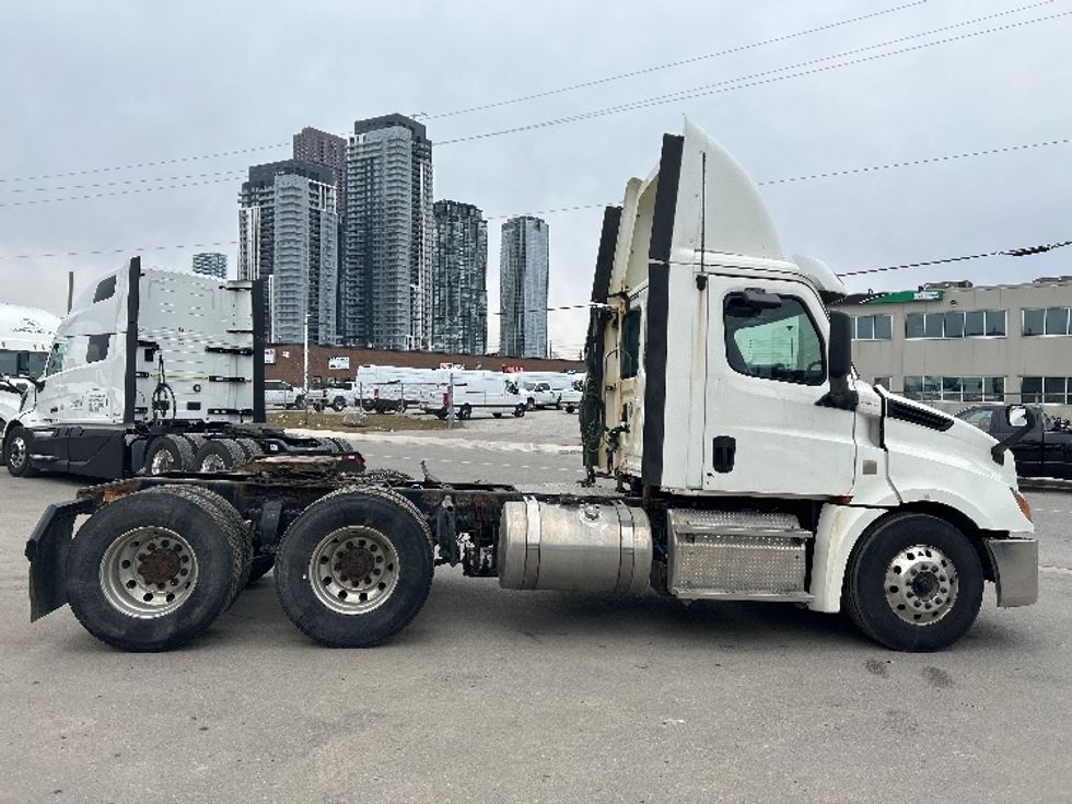 Day Cab Tractor-Heavy Duty Tractors-Freightliner-2019-T12664ST-Mississauga-ON-608,500\n\t\tkm-$ 53,250 - Image 8