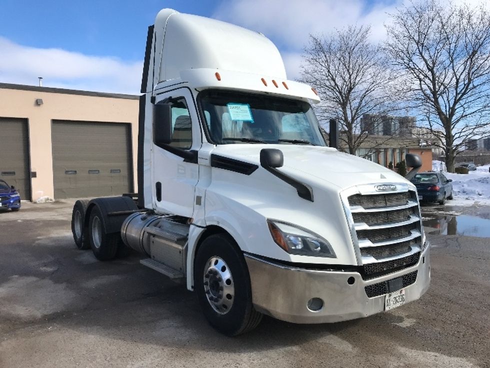 Day Cab Tractor-Heavy Duty Tractors-Freightliner-2019-T12664ST-Mississauga-ON-752,098\n\t\tkm-$ 48,000 - Image 1