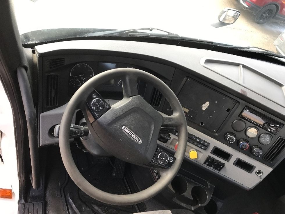 Day Cab Tractor-Heavy Duty Tractors-Freightliner-2019-T12664ST-Mississauga-ON-752,098\n\t\tkm-$ 48,000 - Image 11