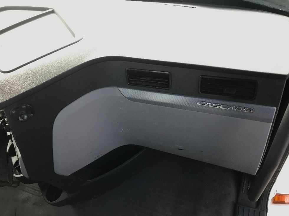 Day Cab Tractor-Heavy Duty Tractors-Freightliner-2019-T12664ST-Mississauga-ON-752,098\n\t\tkm-$ 48,000 - Image 13