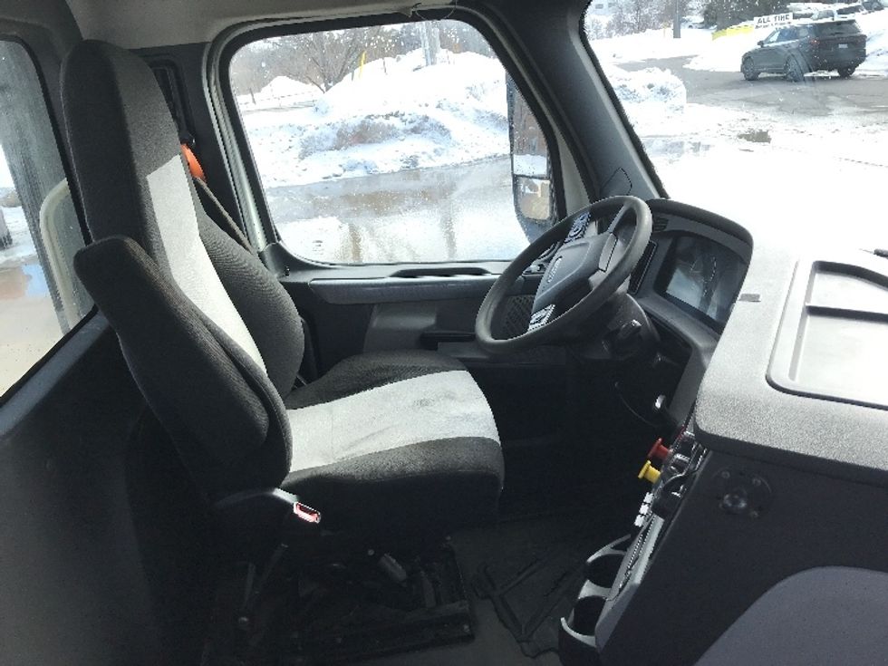 Day Cab Tractor-Heavy Duty Tractors-Freightliner-2019-T12664ST-Mississauga-ON-752,098\n\t\tkm-$ 48,000 - Image 14