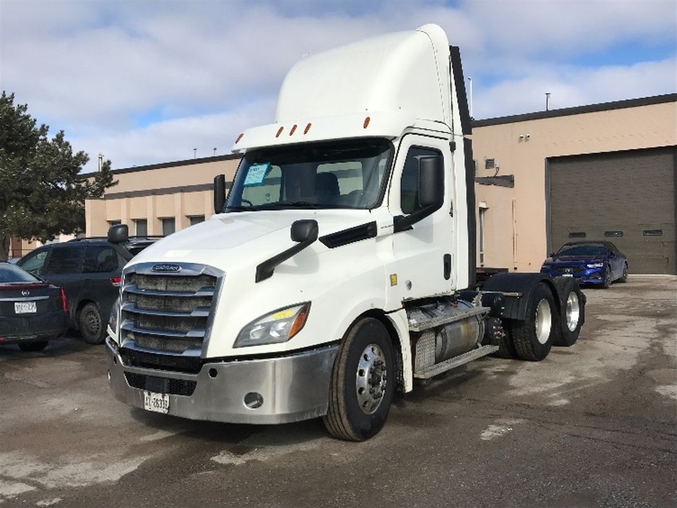 Day Cab Tractor-Heavy Duty Tractors-Freightliner-2019-T12664ST-Mississauga-ON-752,098\n\t\tkm-$ 48,000 - Image 3