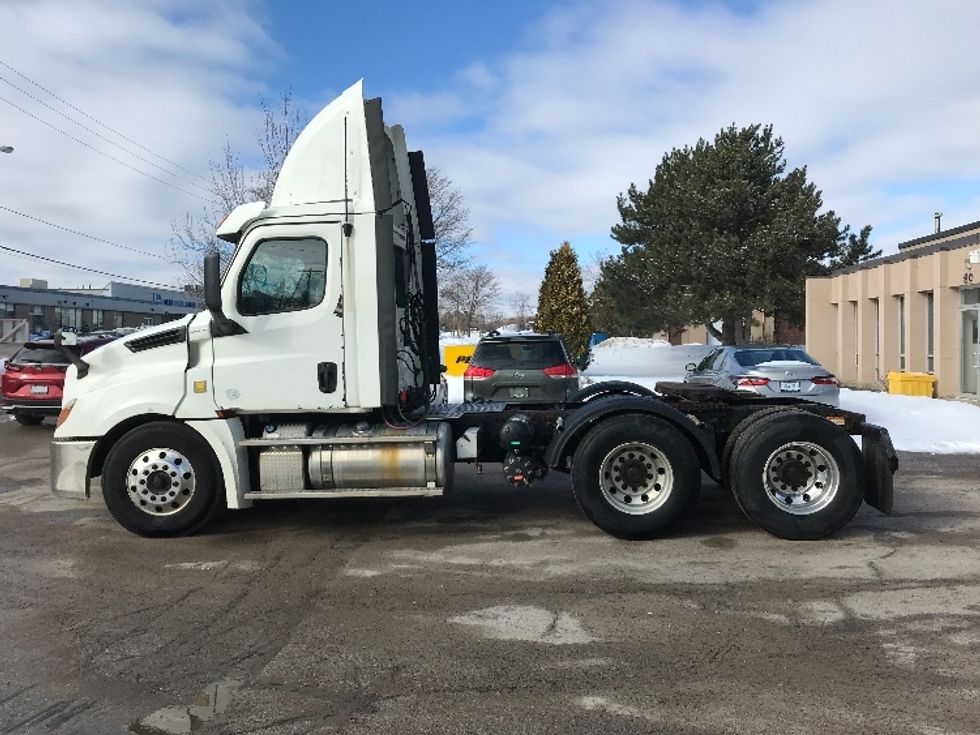 Day Cab Tractor-Heavy Duty Tractors-Freightliner-2019-T12664ST-Mississauga-ON-752,098\n\t\tkm-$ 48,000 - Image 4
