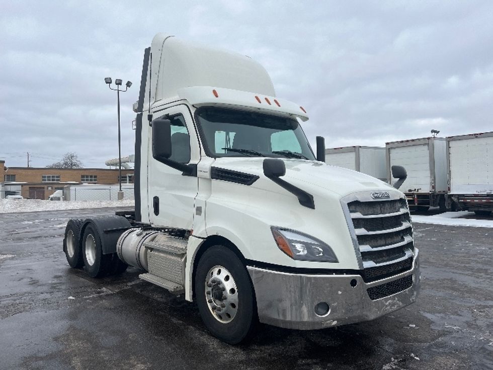 Day Cab Tractor-Heavy Duty Tractors-Freightliner-2019-T12664ST-Mississauga-ON-766,896\n\t\tkm-$ 47,500 - Image 1