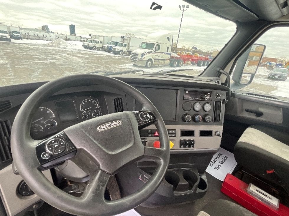 Day Cab Tractor-Heavy Duty Tractors-Freightliner-2019-T12664ST-Mississauga-ON-766,896\n\t\tkm-$ 47,500 - Image 10