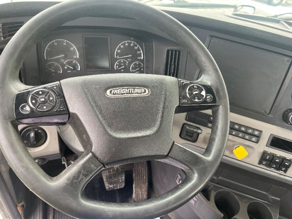 Day Cab Tractor-Heavy Duty Tractors-Freightliner-2019-T12664ST-Mississauga-ON-766,896\n\t\tkm-$ 47,500 - Image 11