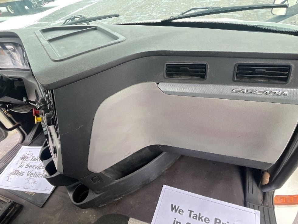 Day Cab Tractor-Heavy Duty Tractors-Freightliner-2019-T12664ST-Mississauga-ON-766,896\n\t\tkm-$ 47,500 - Image 13