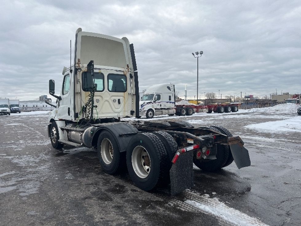 Day Cab Tractor-Heavy Duty Tractors-Freightliner-2019-T12664ST-Mississauga-ON-766,896\n\t\tkm-$ 47,500 - Image 5