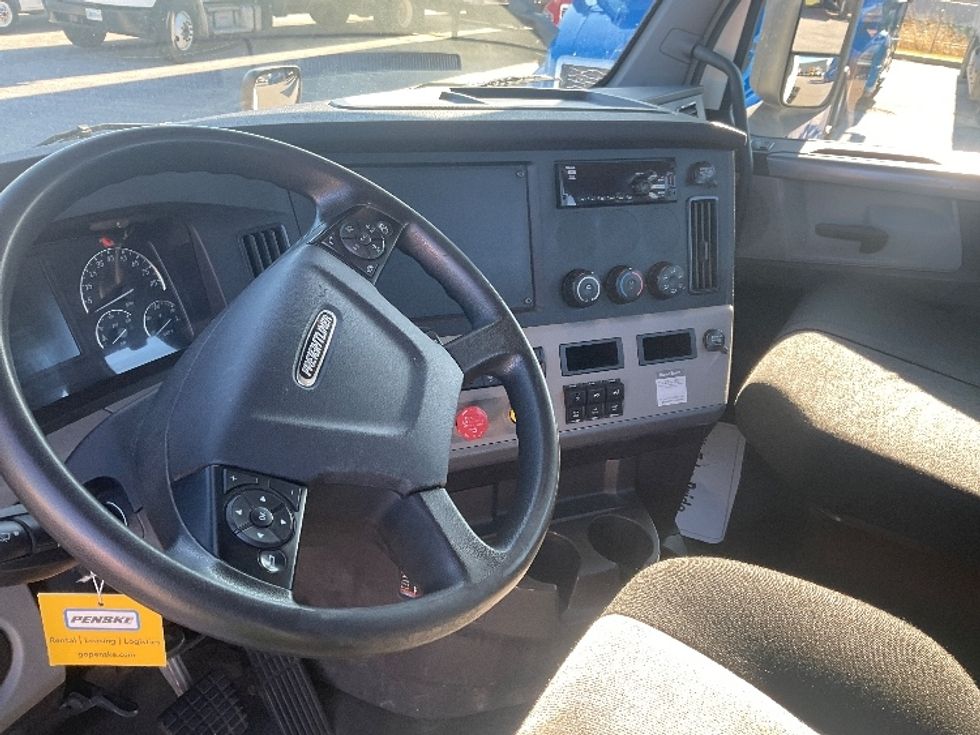 Day Cab Tractor-Heavy Duty Tractors-Freightliner-2019-T12664ST-Moberly-MO-291,453\n\t\tmiles-$ 51,750 - Image 10