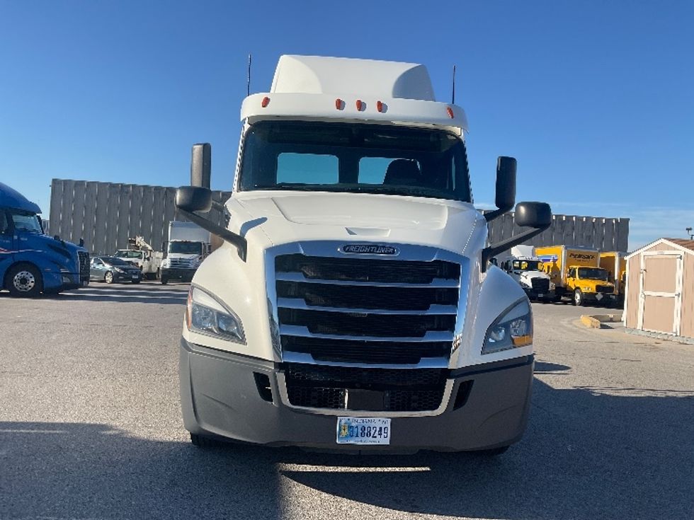 Day Cab Tractor-Heavy Duty Tractors-Freightliner-2019-T12664ST-Moberly-MO-291,453\n\t\tmiles-$ 51,750 - Image 2