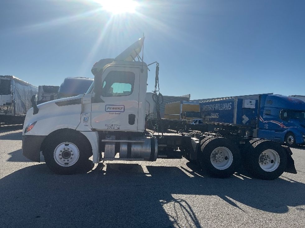 Day Cab Tractor-Heavy Duty Tractors-Freightliner-2019-T12664ST-Moberly-MO-291,453\n\t\tmiles-$ 51,750 - Image 4