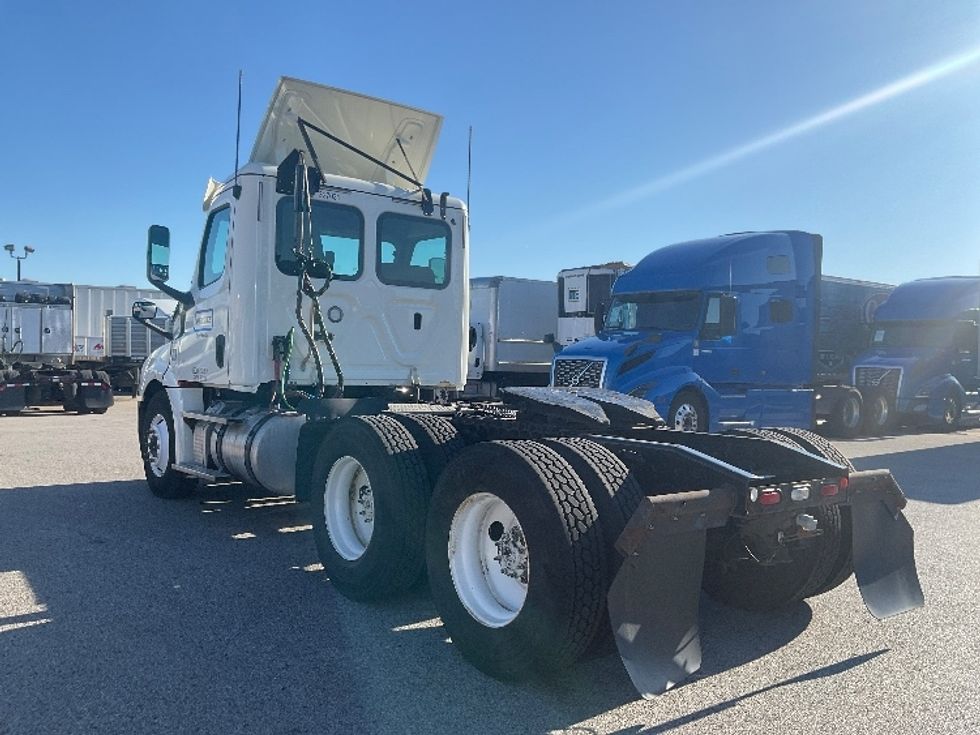 Day Cab Tractor-Heavy Duty Tractors-Freightliner-2019-T12664ST-Moberly-MO-291,453\n\t\tmiles-$ 51,750 - Image 5