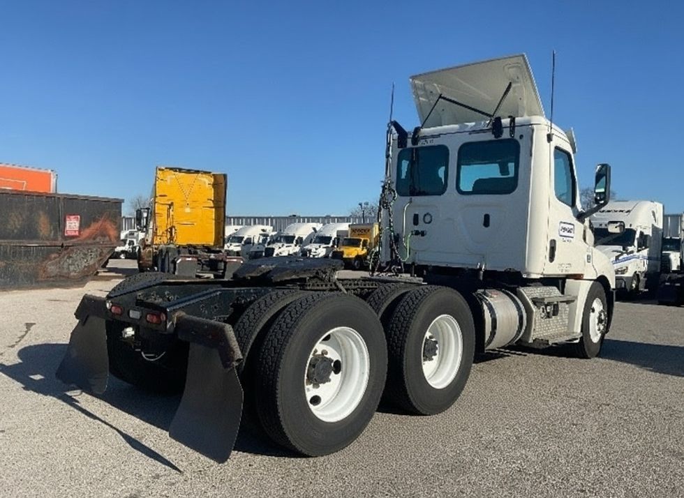 Day Cab Tractor-Heavy Duty Tractors-Freightliner-2019-T12664ST-Moberly-MO-291,453\n\t\tmiles-$ 51,750 - Image 7