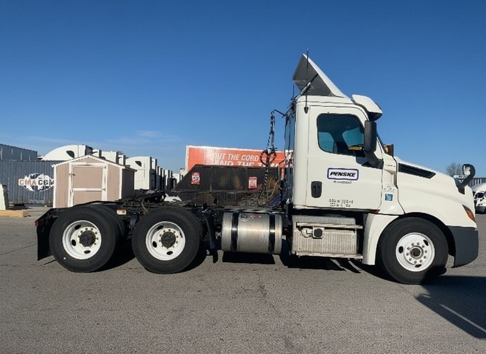 Day Cab Tractor-Heavy Duty Tractors-Freightliner-2019-T12664ST-Moberly-MO-291,453\n\t\tmiles-$ 51,750 - Image 8