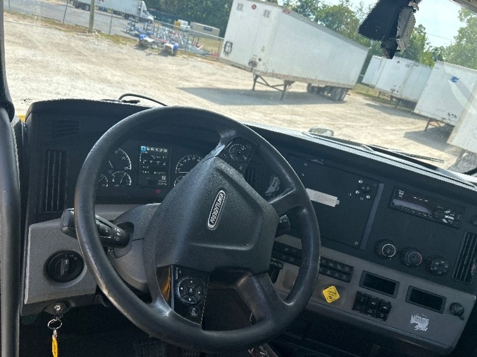 Day Cab Tractor-Heavy Duty Tractors-Freightliner-2019-T12664ST-Moberly-MO-464,737\n\t\tmiles-$ 41,500 - Image 11