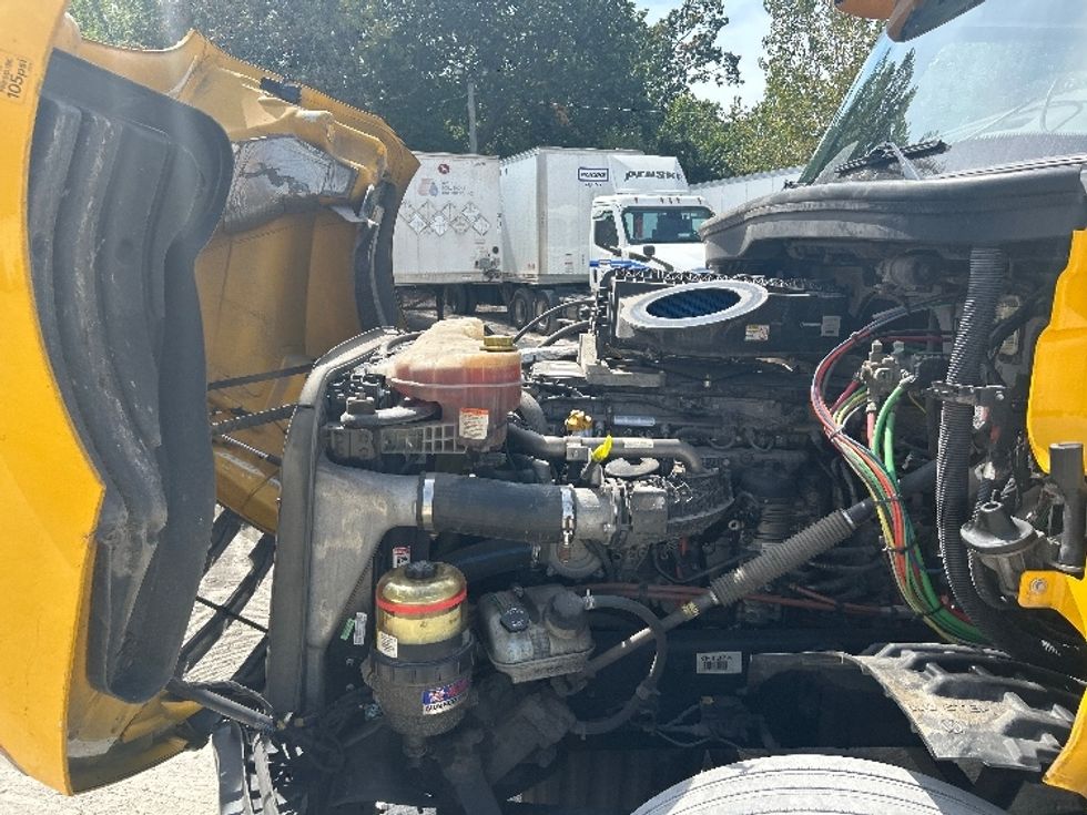 Day Cab Tractor-Heavy Duty Tractors-Freightliner-2019-T12664ST-Moberly-MO-464,737\n\t\tmiles-$ 41,500 - Image 16