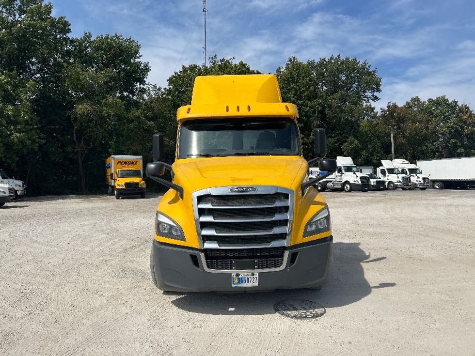 Day Cab Tractor-Heavy Duty Tractors-Freightliner-2019-T12664ST-Moberly-MO-464,737\n\t\tmiles-$ 41,500 - Image 2