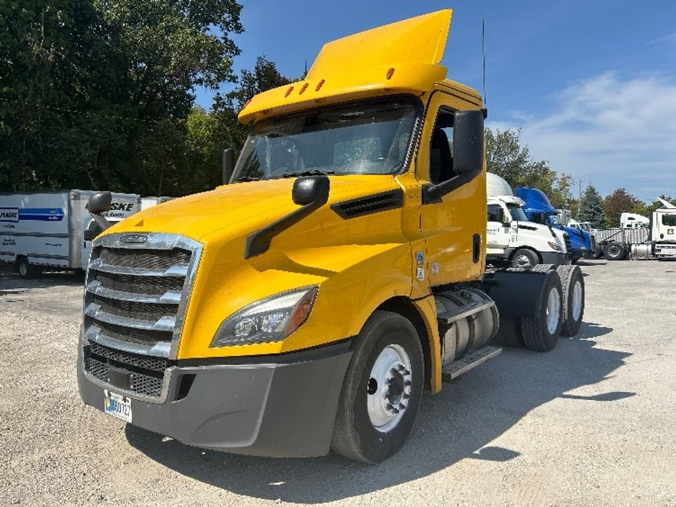 Day Cab Tractor-Heavy Duty Tractors-Freightliner-2019-T12664ST-Moberly-MO-464,737\n\t\tmiles-$ 41,500 - Image 3