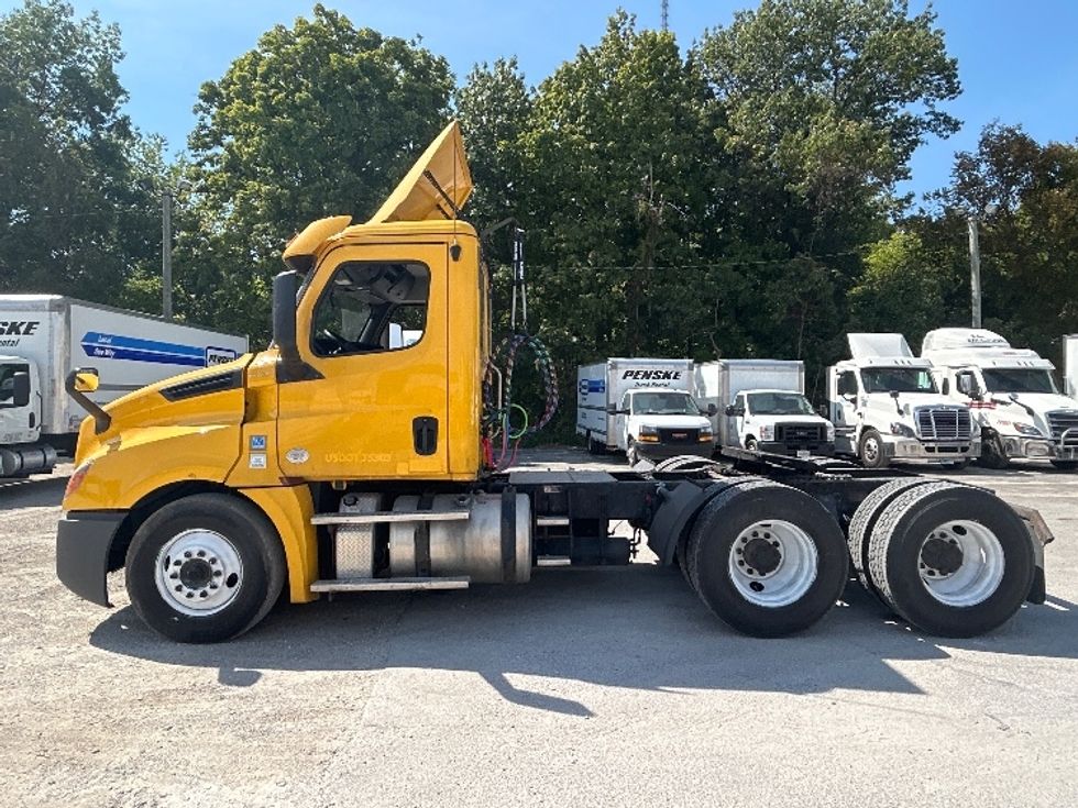 Day Cab Tractor-Heavy Duty Tractors-Freightliner-2019-T12664ST-Moberly-MO-464,737\n\t\tmiles-$ 41,500 - Image 4