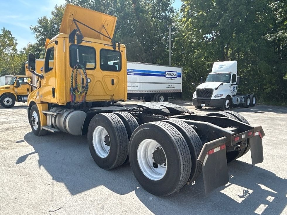 Day Cab Tractor-Heavy Duty Tractors-Freightliner-2019-T12664ST-Moberly-MO-464,737\n\t\tmiles-$ 41,500 - Image 5