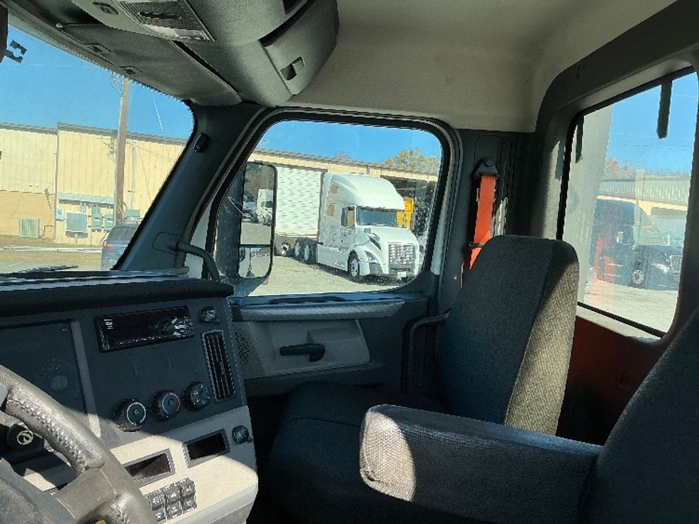 Day Cab Tractor-Heavy Duty Tractors-Freightliner-2019-T12664ST-Mobile-AL-253,387\n\t\tmiles-$ 52,500 - Image 10