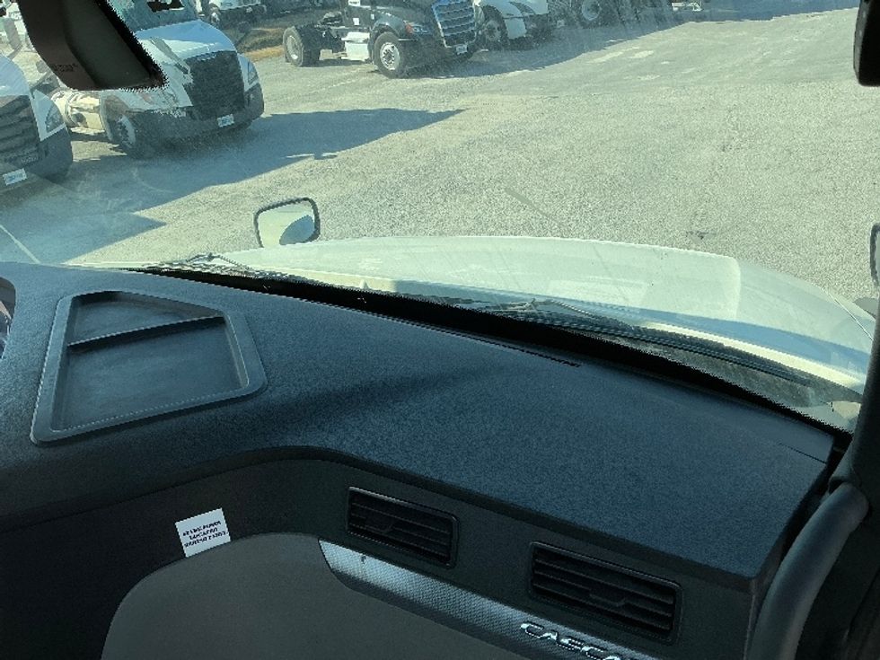 Day Cab Tractor-Heavy Duty Tractors-Freightliner-2019-T12664ST-Mobile-AL-253,387\n\t\tmiles-$ 52,500 - Image 12